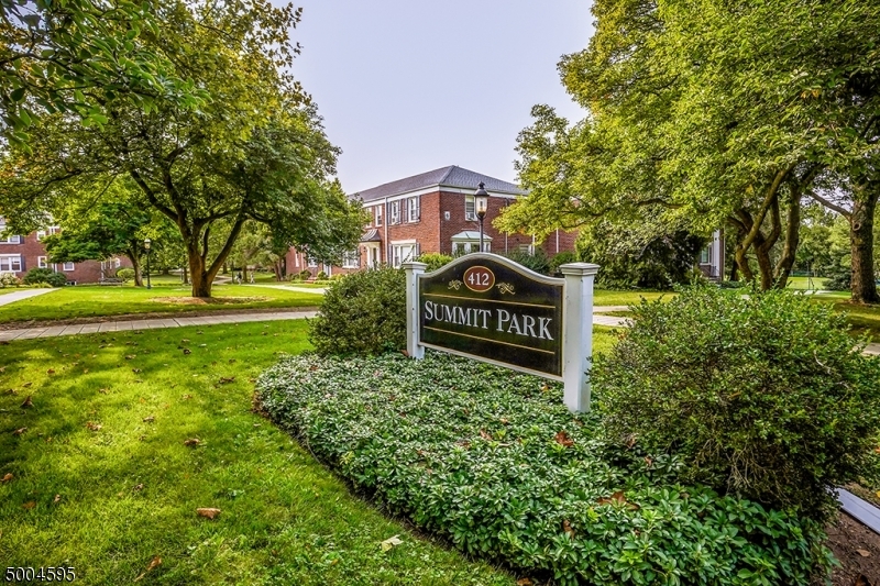 Sandra Long Lois Schneider Realtor Summit Real Estate