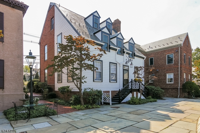 37 Murray Hill Sq, New Providence, NJ 07974